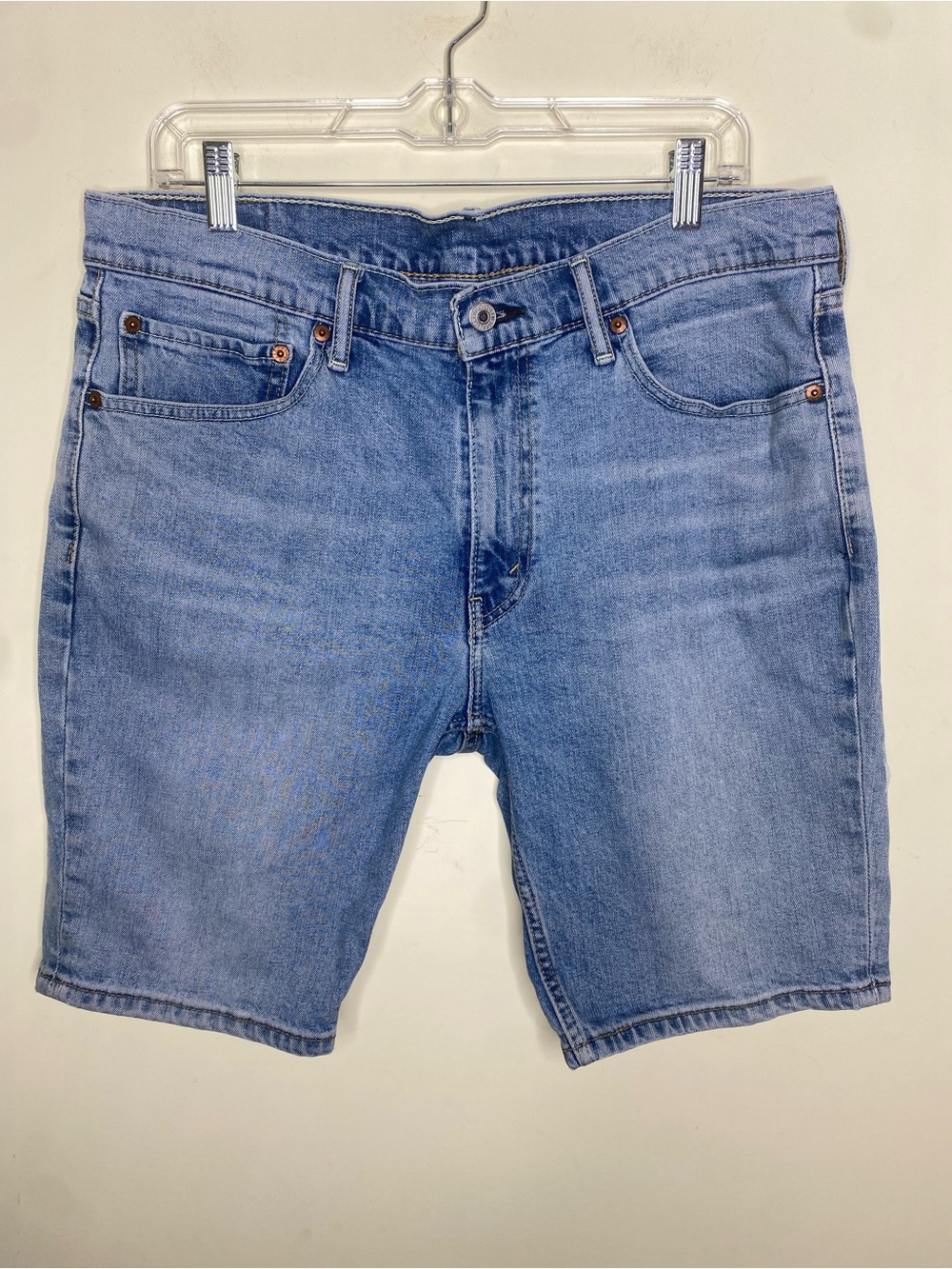 Vintage 1996 Levi Strauss & Co. W35 Men's Denim Shorts in Medium Wash